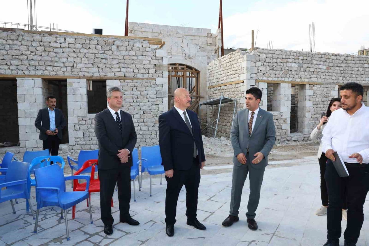 ADIYAMAN’IN ÖNEMLİ TARİHİ YAPILARINDAN BİRİ OLAN TARİHİ TUZ HANI’NDA YÜRÜTÜLEN RESTORASYON...