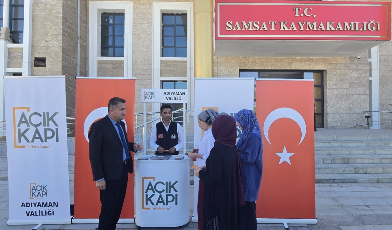 ADIYAMAN’IN SAMSAT İLÇESİNDE VATANDAŞ İLE DEVLET ARASINDA KÖPRÜ ÖZELLİĞİ TAŞIYAN AÇIK KAPI ŞUBE...