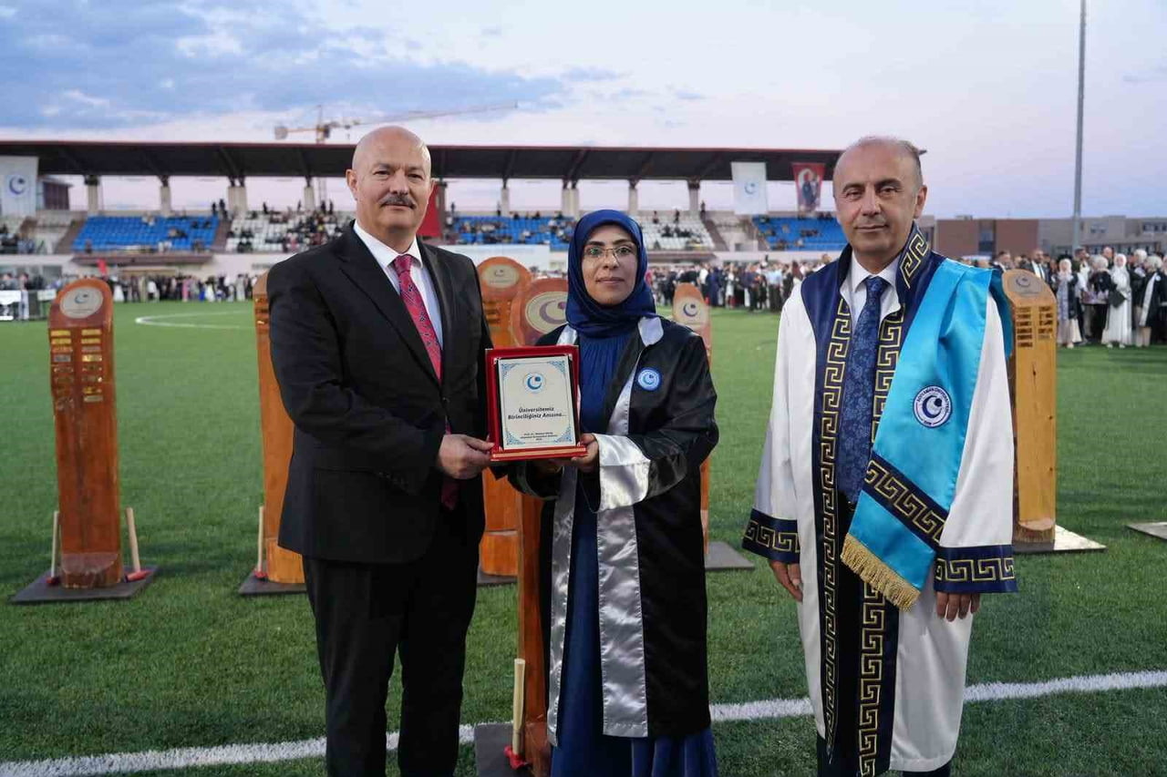 ADIYAMAN ÜNİVERSİTESİNDE 2025-2026 AKADEMİK YILI MEZUNİYET TÖRENİNDE 3 BİN 517 ÖĞRENCİ...