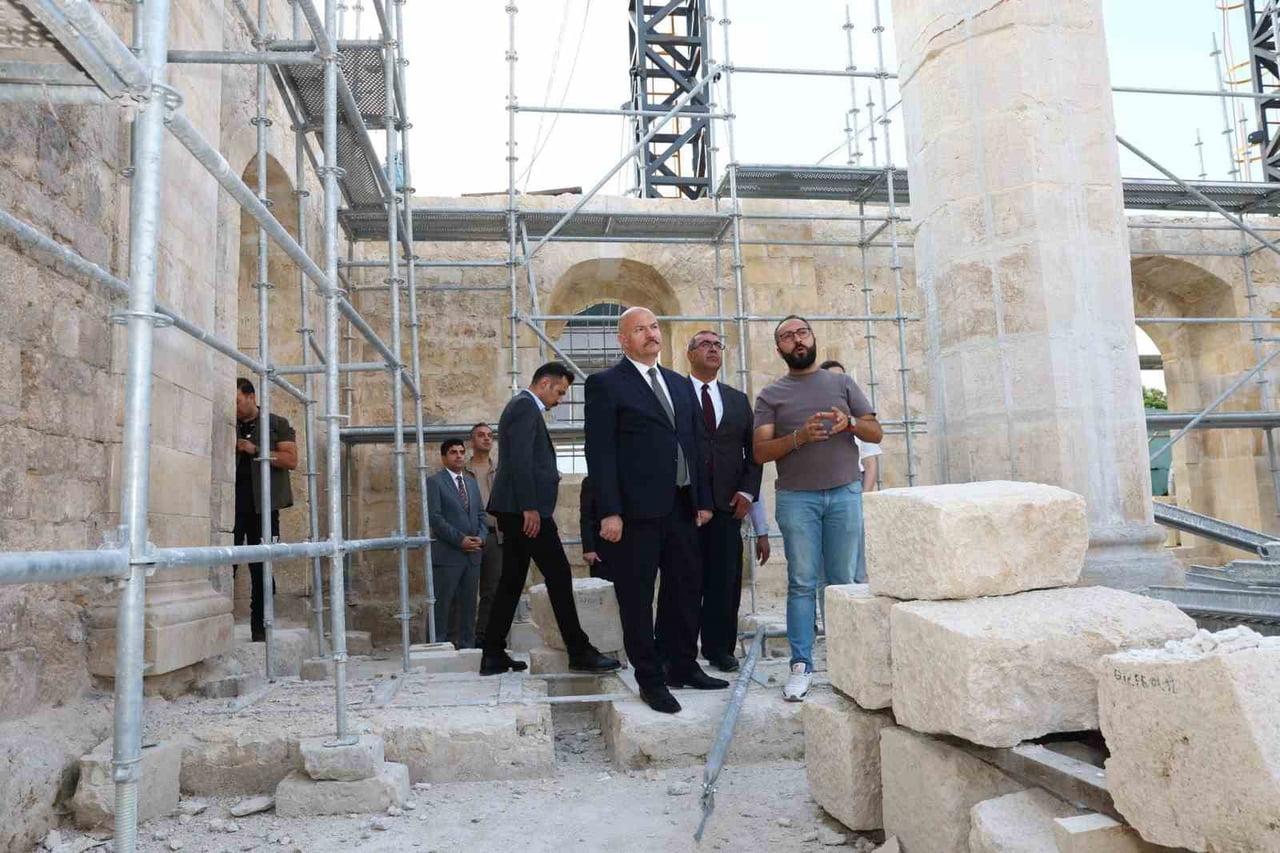 ADIYAMAN VALİSİ ABDULLAH KÜÇÜK, 6 ŞUBAT DEPREMLERİNDE YIKILAN TARİHİ ULU CAMİİ İLE KAP CAMİİ'NDE...