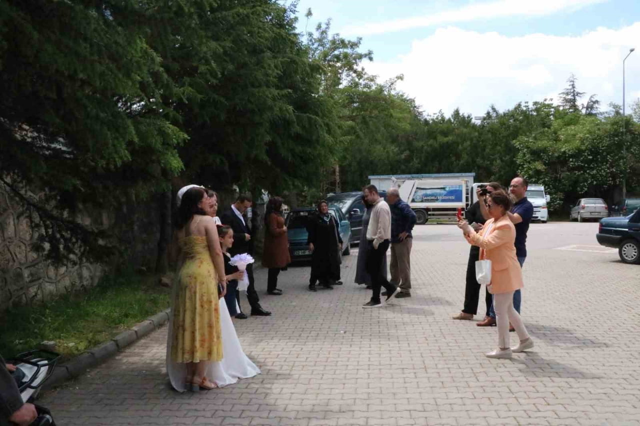 AFYONKARAHİSAR'IN SANDIKLI İLÇESİNDE, AKILDA KALICI VE ANLAMLI BİR TARİHTE EVLENMEK İSTEYEN 26...
