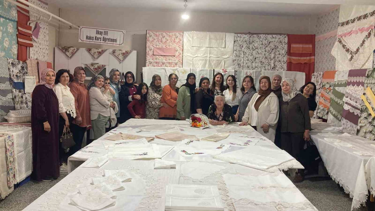AFYONKARAHİSAR'IN SULTANDAĞI İLÇESİNDE HALK EĞİTİM MERKEZİ KURSİYERLERİNİN YIL BOYUNCA HAZIRLADIĞI...