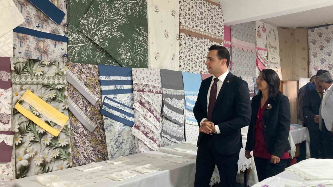 AFYONKARAHİSAR'IN SULTANDAĞI İLÇESİNDE HALK EĞİTİM MERKEZİ KURSİYERLERİNİN YIL BOYUNCA HAZIRLADIĞI...