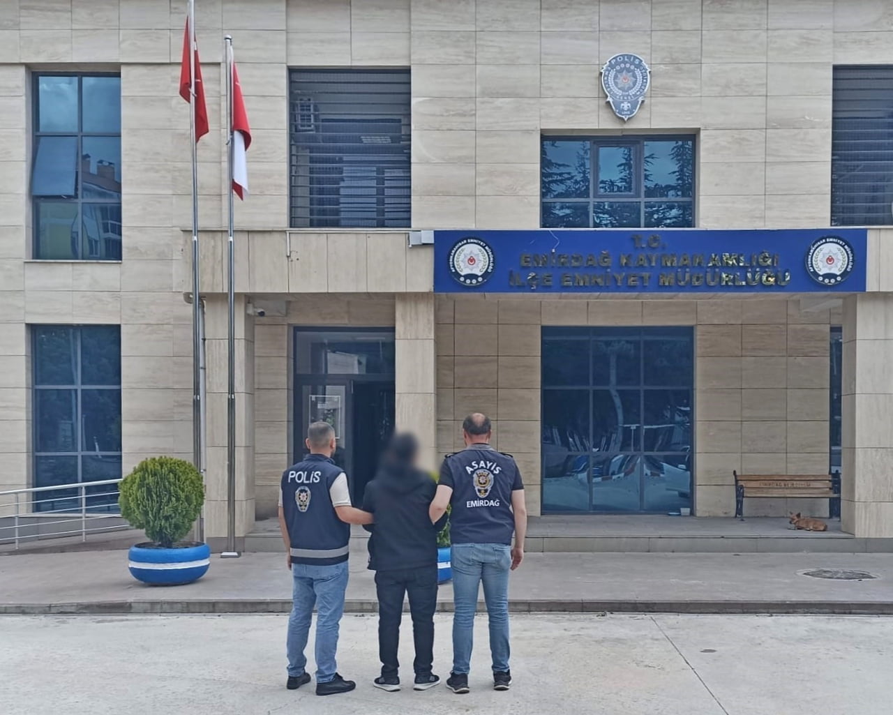 AFYONKARAHİSAR’DA ÇEŞİTLİ SUÇLARDAN 39 ARANMA KAYDI VE 22 YIL 4 AY 10 GÜN HAPİS CEZASI BULUNAN...