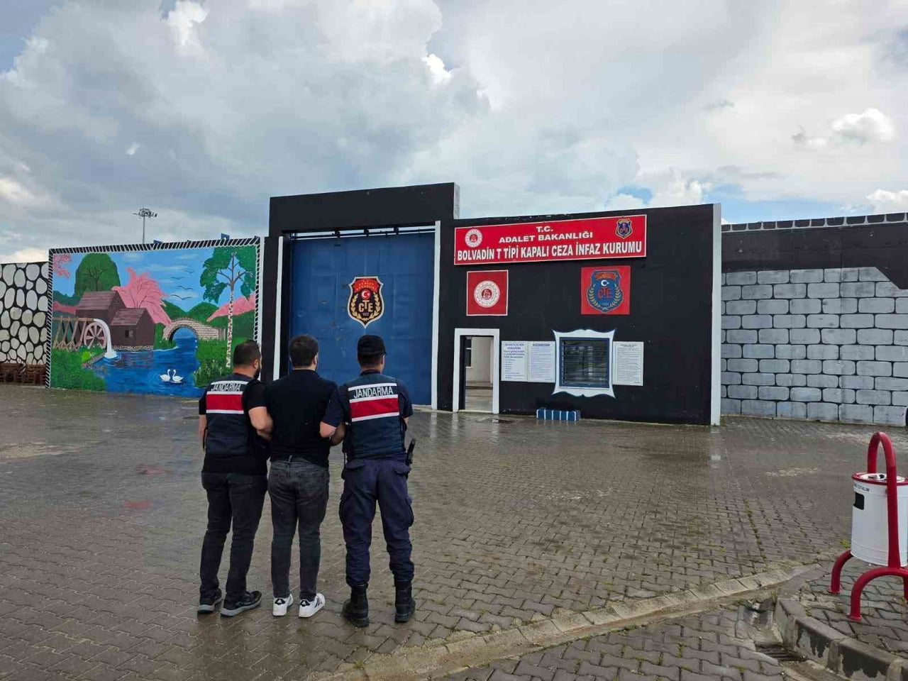 AFYONKARAHİSAR’DA FETULLAHÇI TERÖR ÖRGÜTÜ’NE (FETÖ) ÜYE OLMA SUÇUNDAN ARANAN ŞAHIS JANDARMA...