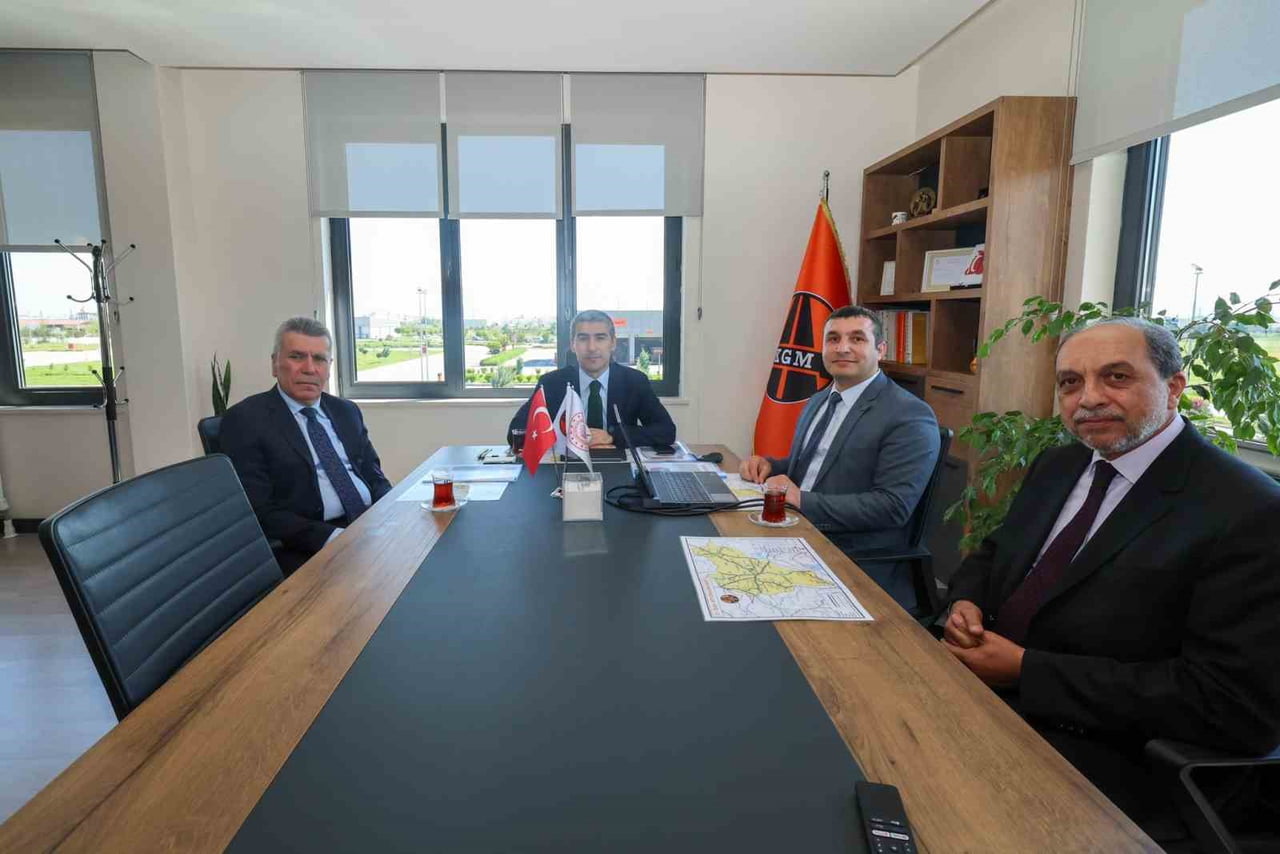 AFYONKARAHİSAR’DA KARAYOLLARI 31. ŞUBE ŞEFLİĞİ KOORDİNESİNDE YÜRÜTÜLEN YATIRIM ÇALIŞMALARIYLA...