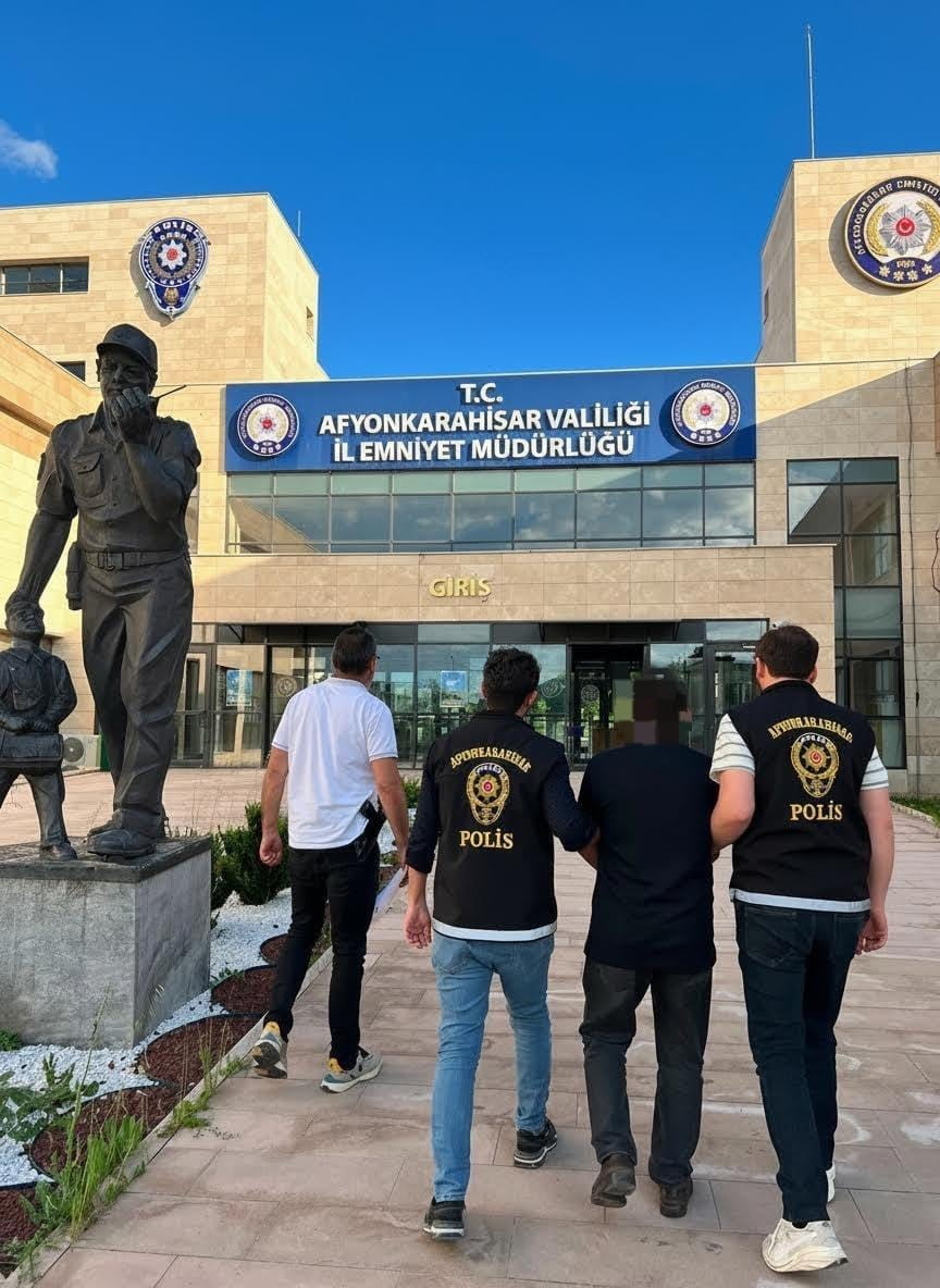 AFYONKARAHİSAR’DA KASTEN ÖLDÜRME SUÇUNDAN 10 YIL 10 AY HAPİS C EZASIYLA ARANAN ŞAHIS POLİSİN...