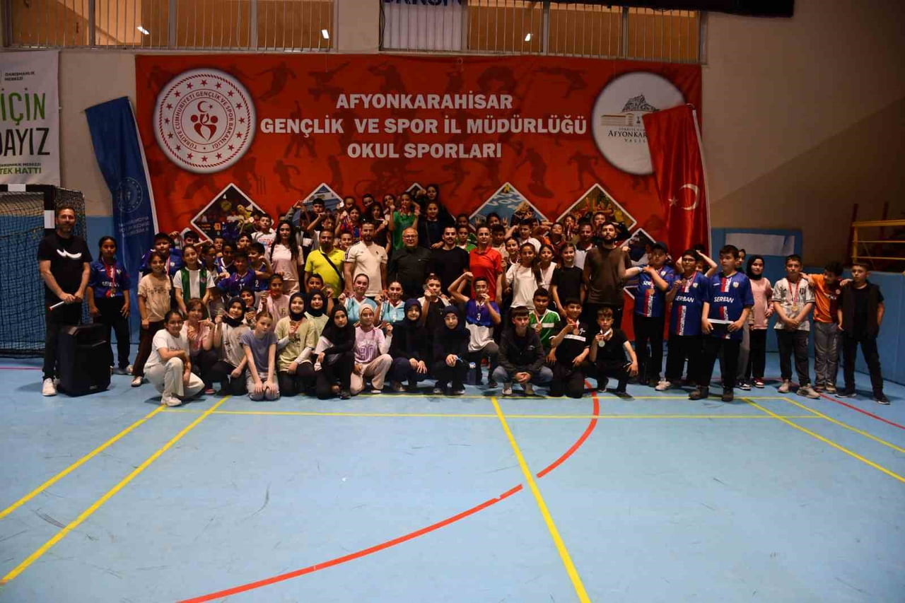 AFYONKARAHİSAR GENÇLİK VE SPOR İL MÜDÜRLÜĞÜ KOORDİNESİNDE ÖĞRENCİLERE YÖNELİK GERÇEKLEŞTİRİLEN...
