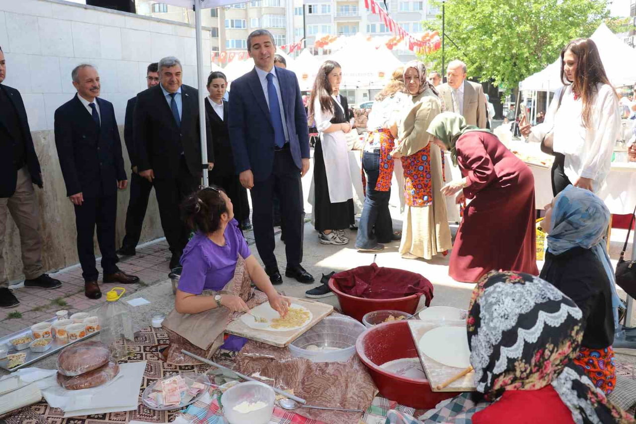 AFYONKARAHİSAR İL MİLLİ EĞİTİM MÜDÜRLÜĞÜ KOORDİNESİNDE SÜRDÜRÜLEN ‘HAYAT BOYU ÖĞRENME’ PROJESİ...