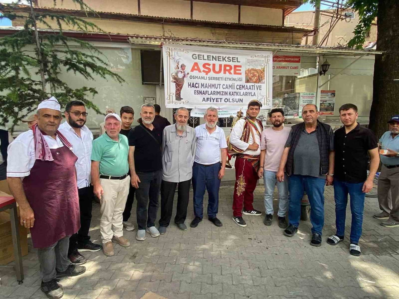 AFYONKARAHİSAR’IN BOLVADİN İLÇESİNDE, HAYIRSEVER VATANDAŞLAR VE ESNAFIN DESTEĞİYLE İMECE USULÜ...