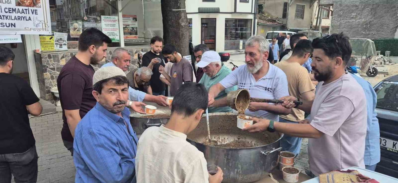 AFYONKARAHİSAR’IN BOLVADİN İLÇESİNDE, HAYIRSEVER VATANDAŞLAR VE ESNAFIN DESTEĞİYLE İMECE USULÜ...