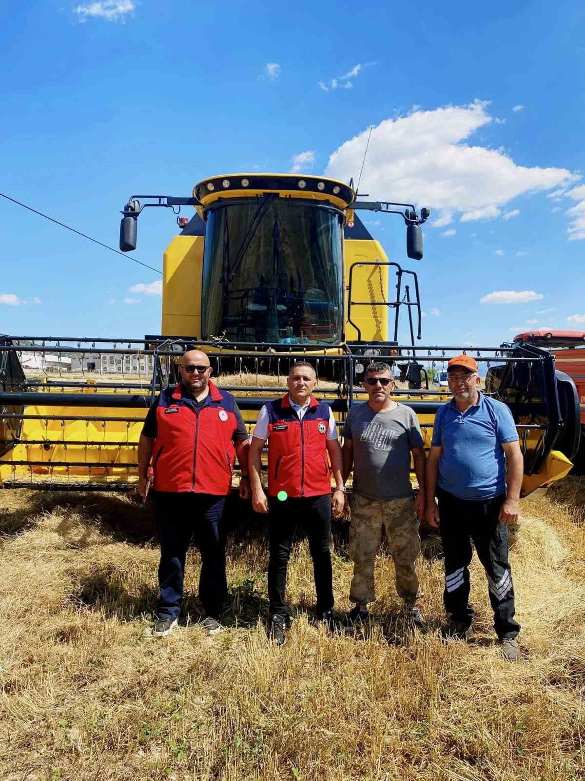 AFYONKARAHİSAR’IN DİNAR İLÇESİNDE HUBUBAT HASAT SEZONUNUN BAŞLAMASIYLA BİRLİKTE, DİNAR İLÇE TARIM...