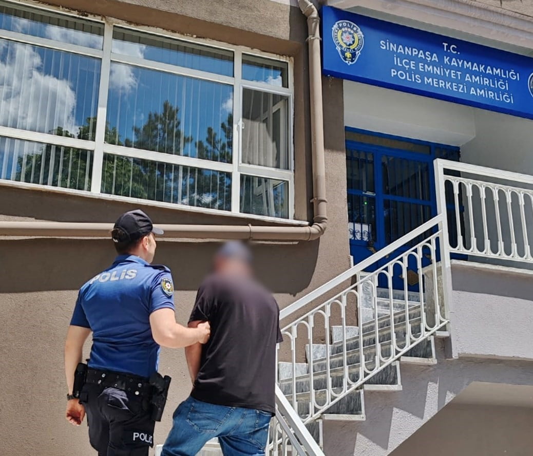 AFYONKARAHİSAR’IN SİNANPAŞA İLÇESİNDE POLİS EKİPLERİ TARAFINDAN GERÇEKLEŞTİRİLEN OPERASYONDA...