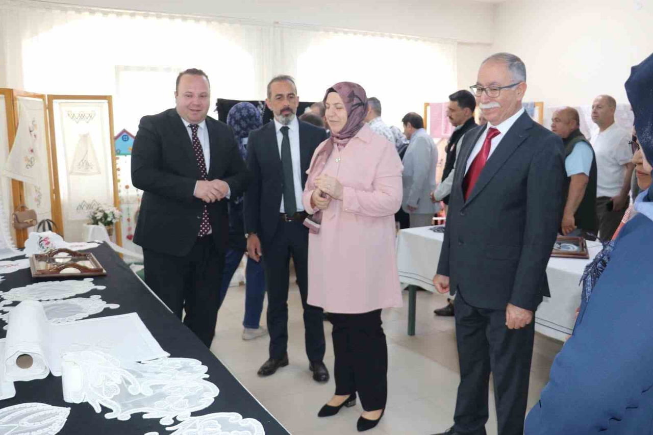 AFYONKARAHİSAR’IN ŞUHUT İLÇESİNDE, HALK EĞİTİMİ MERKEZİ TARAFINDAN "HAYAT BOYU ÖĞRENME HAFTASI"...