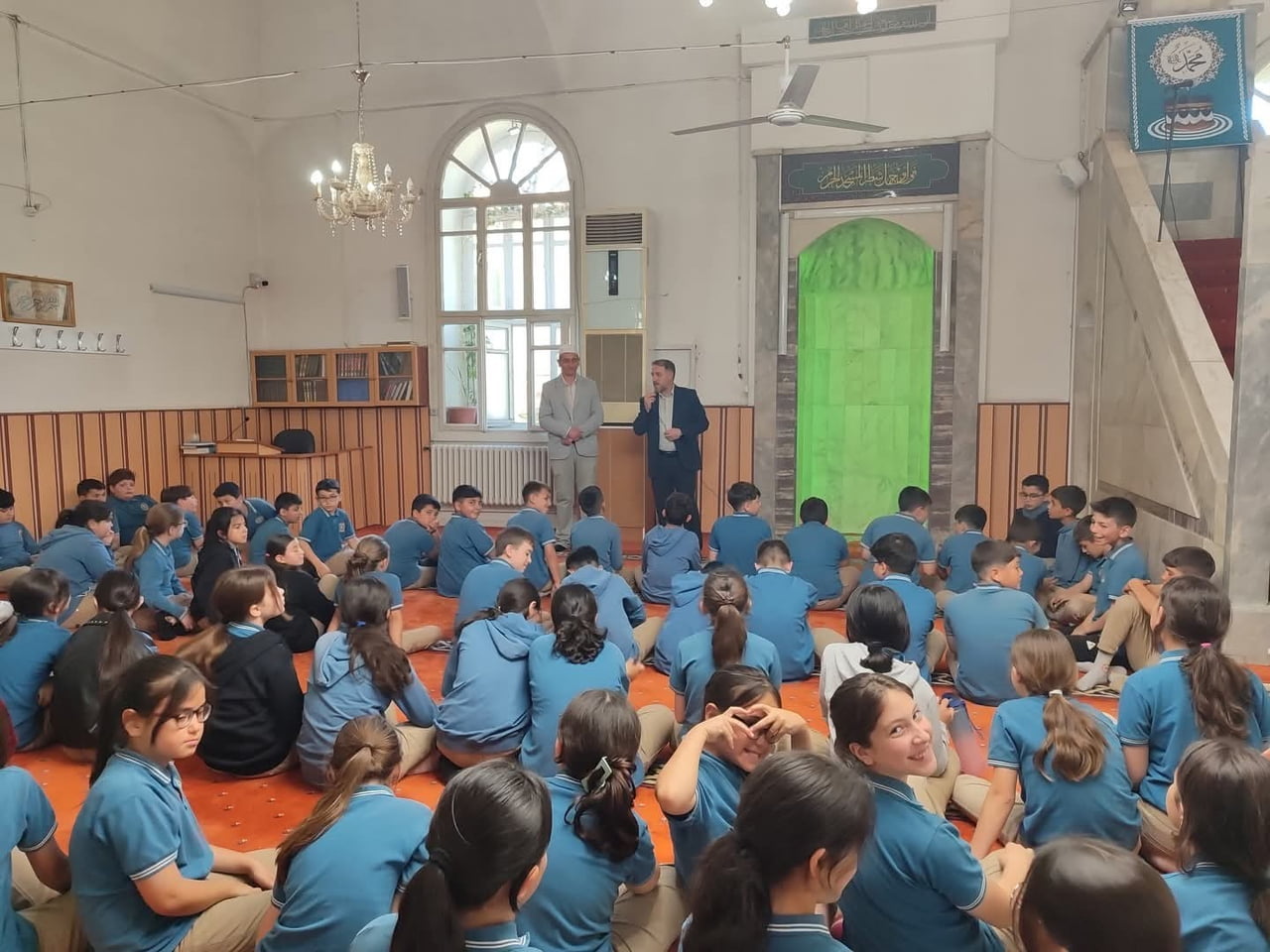 AFYONKARAHİSAR’IN ŞUHUT İLÇESİNDE Kİ KURTULUŞ İHSAN KÜÇÜKARSLAN ORTAOKULU ÖĞRENCİLERİ, ÇEVREME...