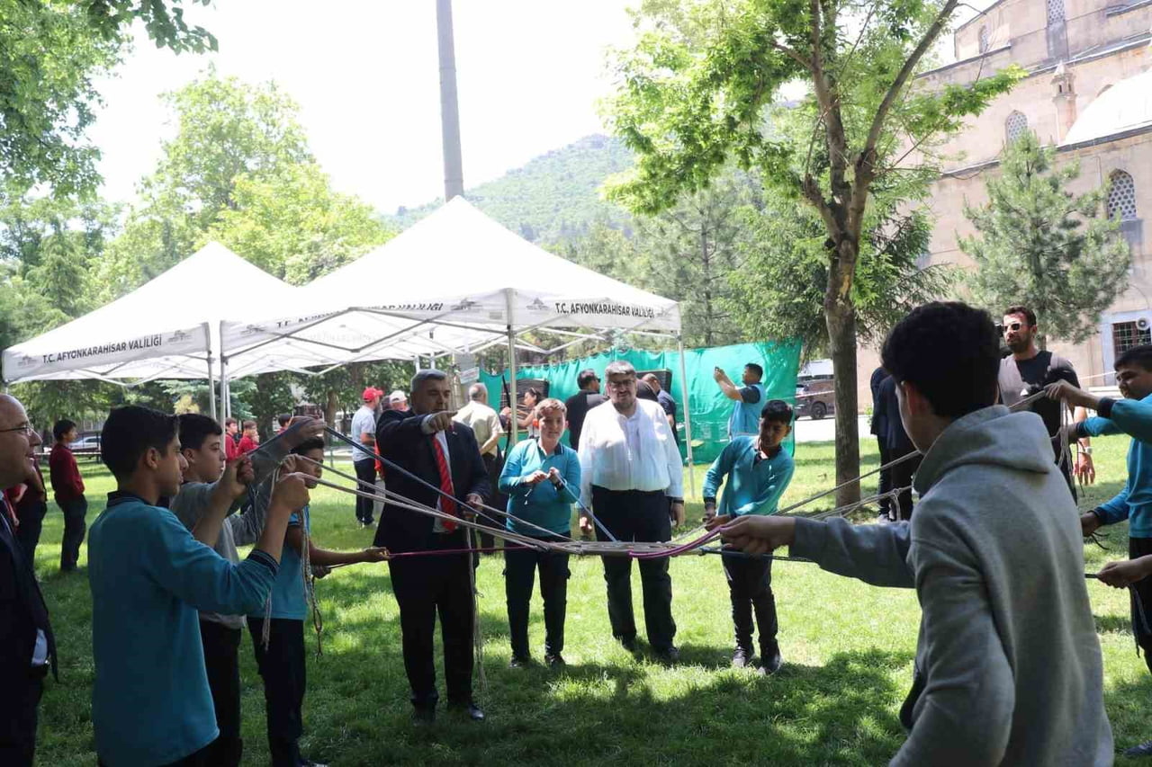 AFYONKARAHİSAR VALİLİĞİ KOORDİNESİNDE GERÇEKLEŞTİRİLEN ‘ÇEVREME DUYARLIYIM, DEĞERLERİME SAHİP...