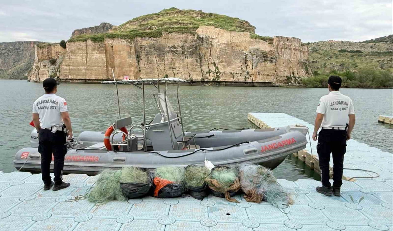 AĞ İLE AVLANMA YASAĞINA UYMAYAN 3 ŞAHSI JANDARMA YAKALADI