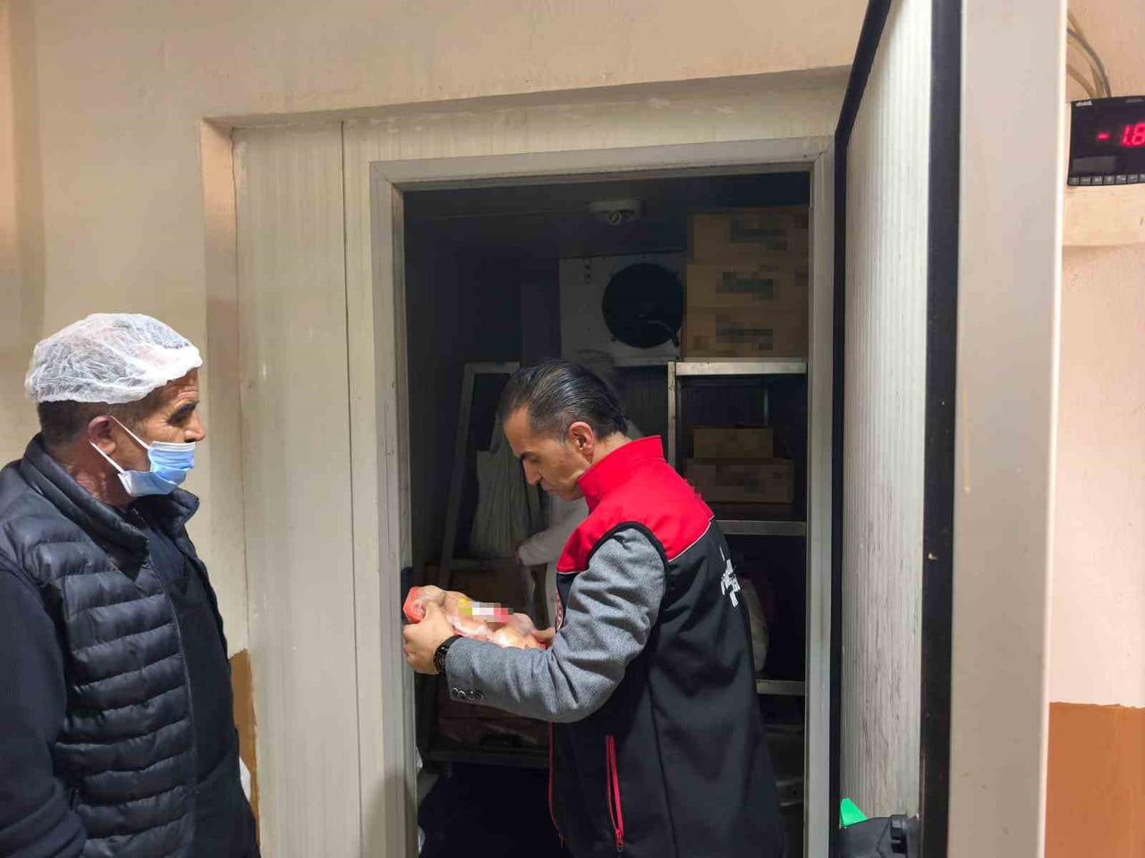 AĞRI'DA ÖĞRENCİ YURTLARI VE PANSİYONLARDA GIDA GÜVENLİĞİ DENETİMLERİ SÜRDÜRÜLÜYOR.