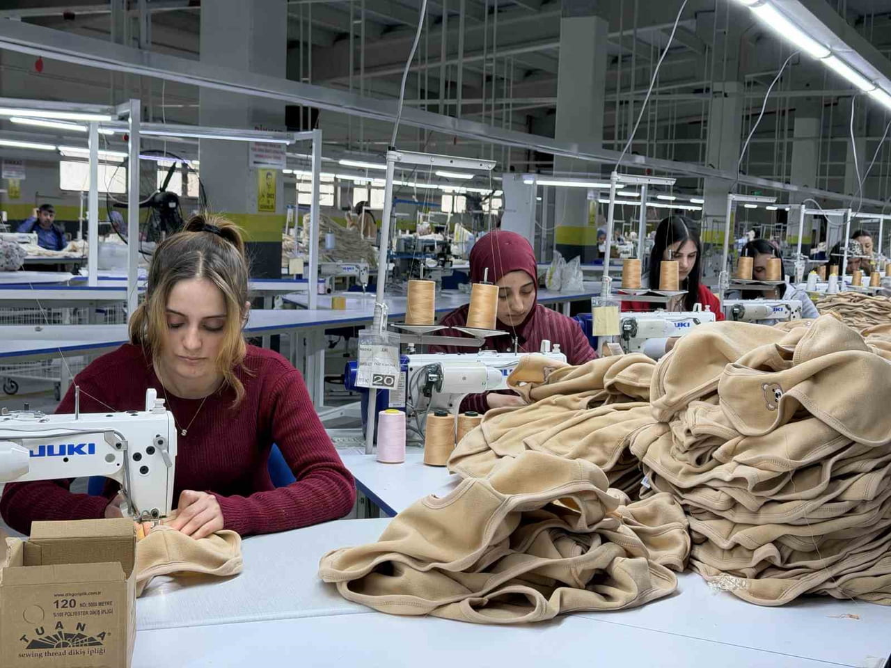 AĞRI'NIN DOĞUBAYAZIT İLÇESİNDE ÜRETİLEN BEBEK VE ÇOCUK GİYİM ÜRÜNLERİ RUSYA'DAN AVRUPA'YA UZANAN...
