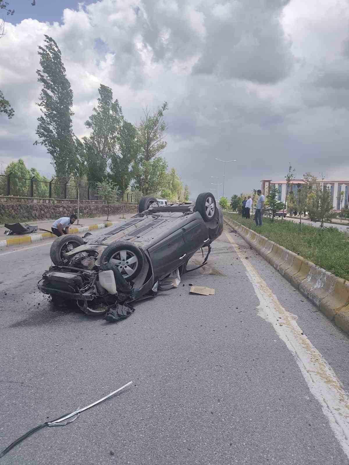 AĞRI'NIN PATNOS İLÇESİNDE MEYDANA GELEN TRAFİK KAZASINDA 1 KİŞİ YARALANDI.