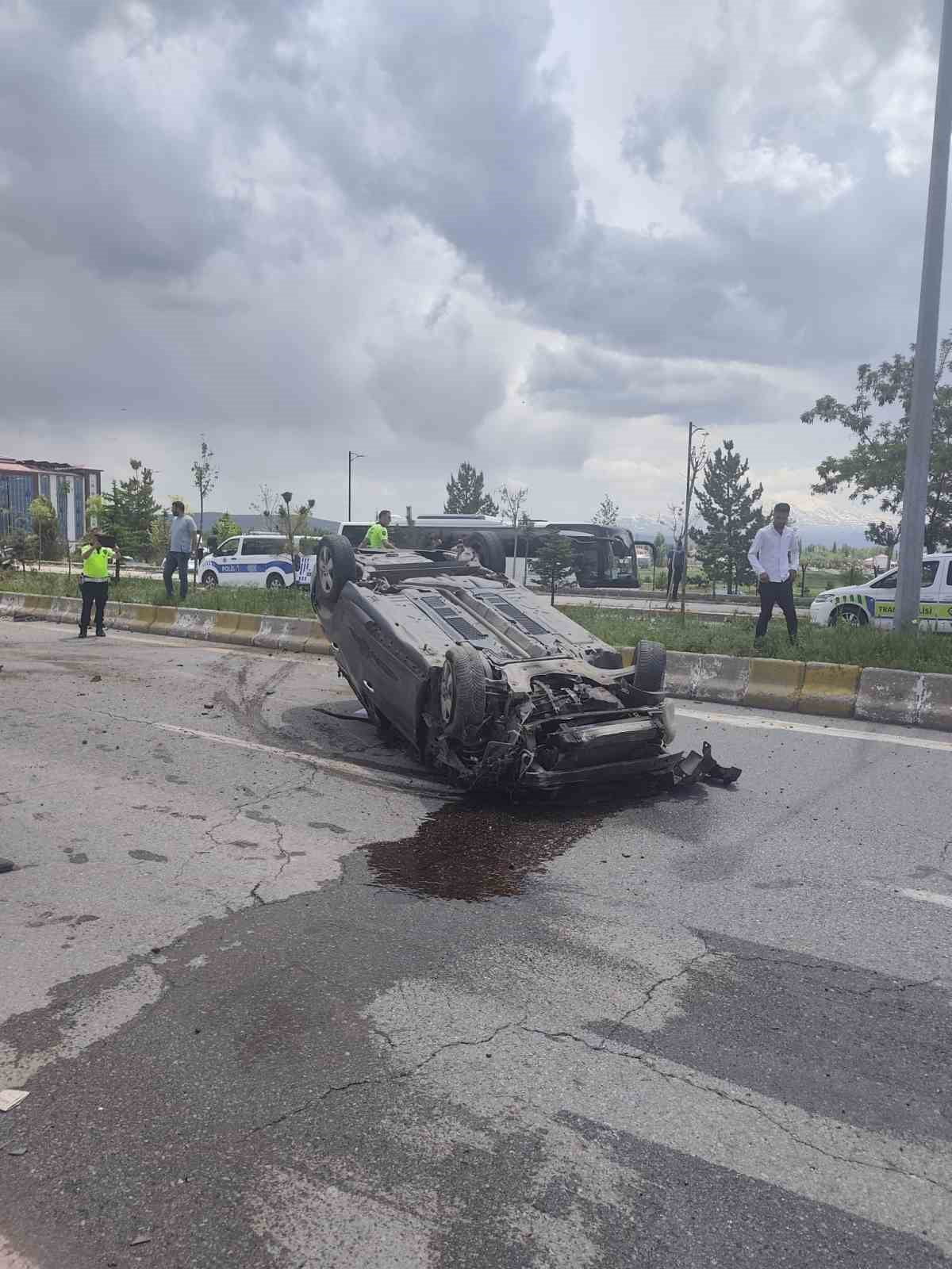 AĞRI'NIN PATNOS İLÇESİNDE MEYDANA GELEN TRAFİK KAZASINDA 1 KİŞİ YARALANDI.