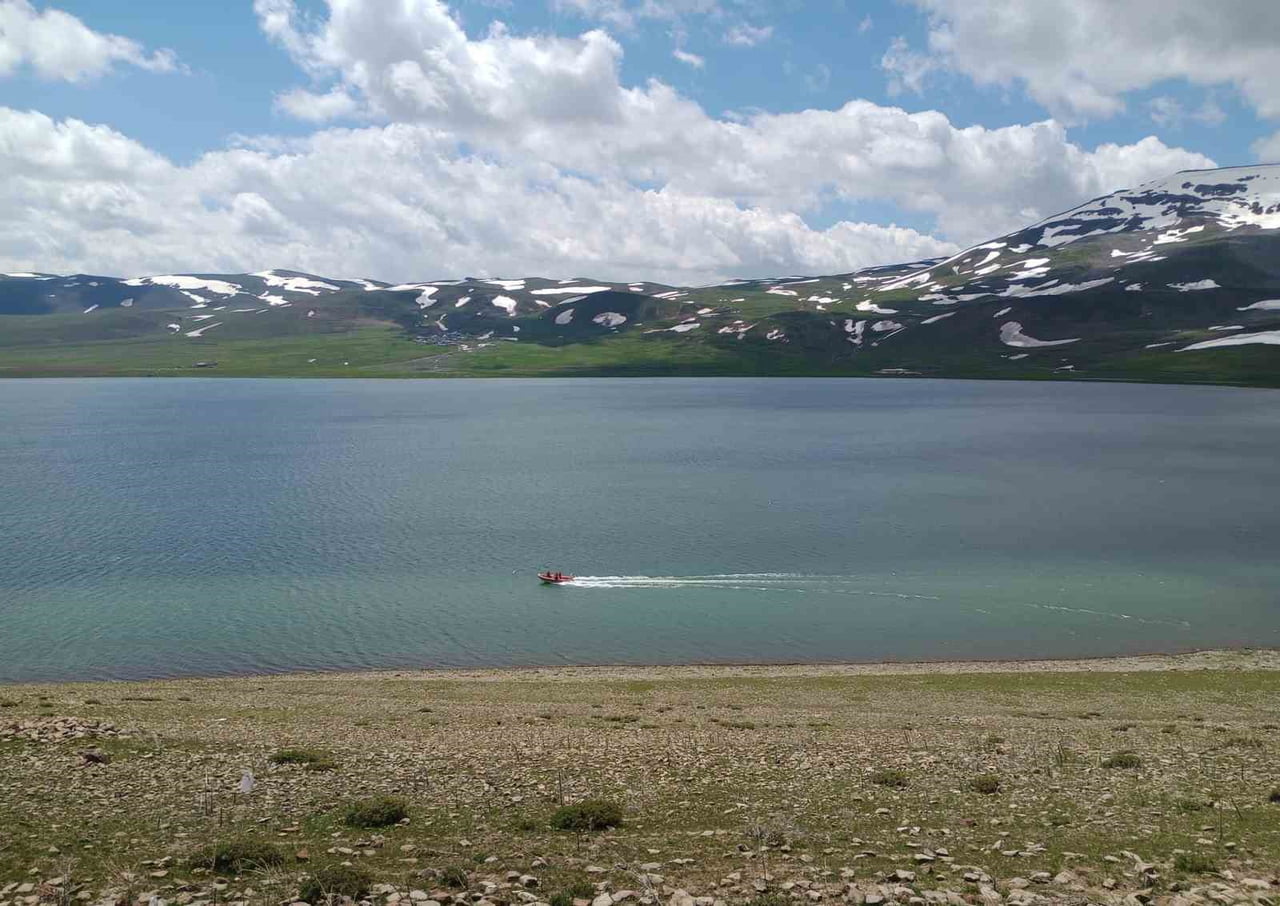 AĞRI’DA BALIKGÖLÜ’NDE KAYBOLAN ŞAHSIN CANSIZ BEDENİNE ULAŞILDI