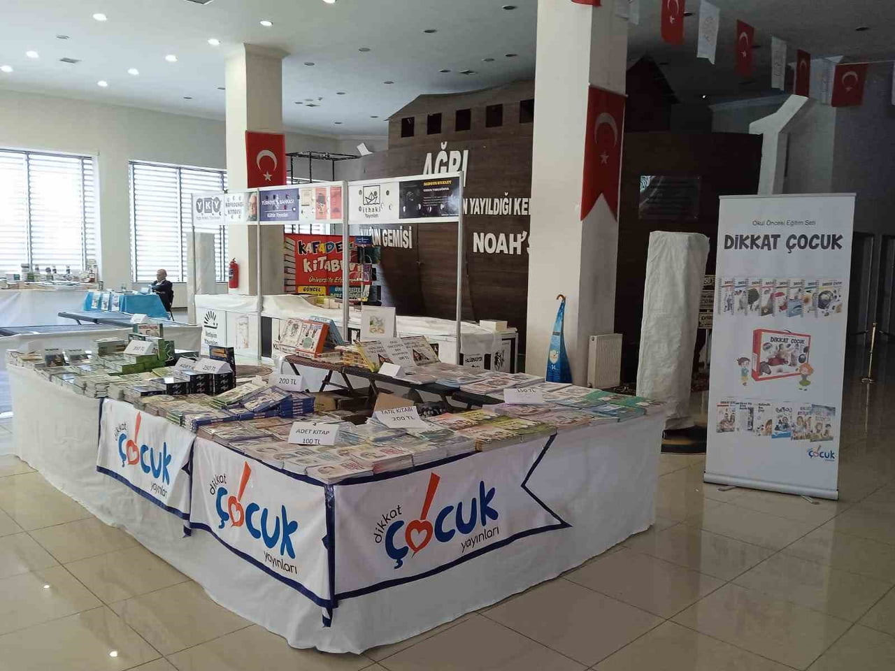 AĞRI KİTAP GÜNLERİ KAPILARINI AÇTI