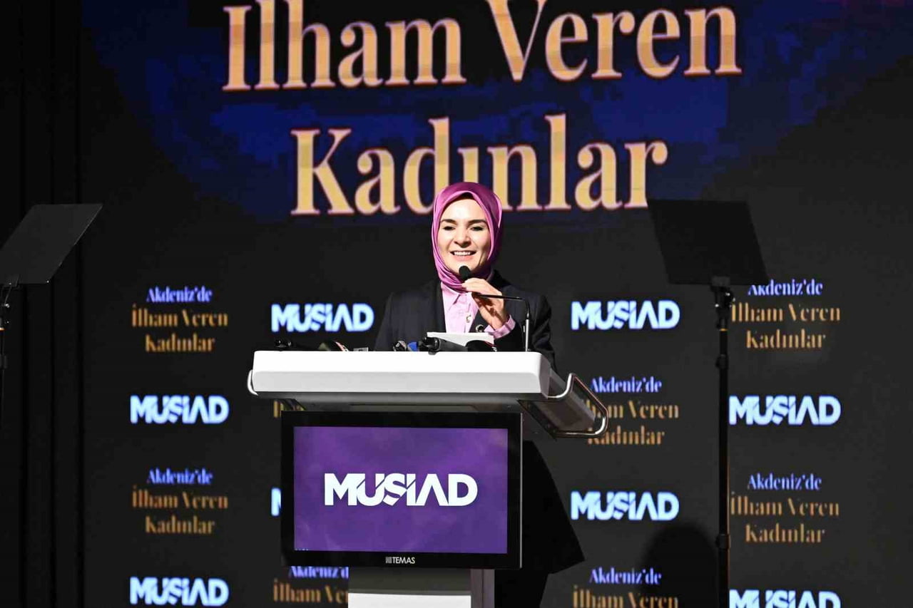AİLE VE SOSYAL HİZMETLER BAKANI MAHİNUR ÖZDEMİR GÖKTAŞ, 2002 YILINDA KADIN MİLLETVEKİLİ ORANININ...