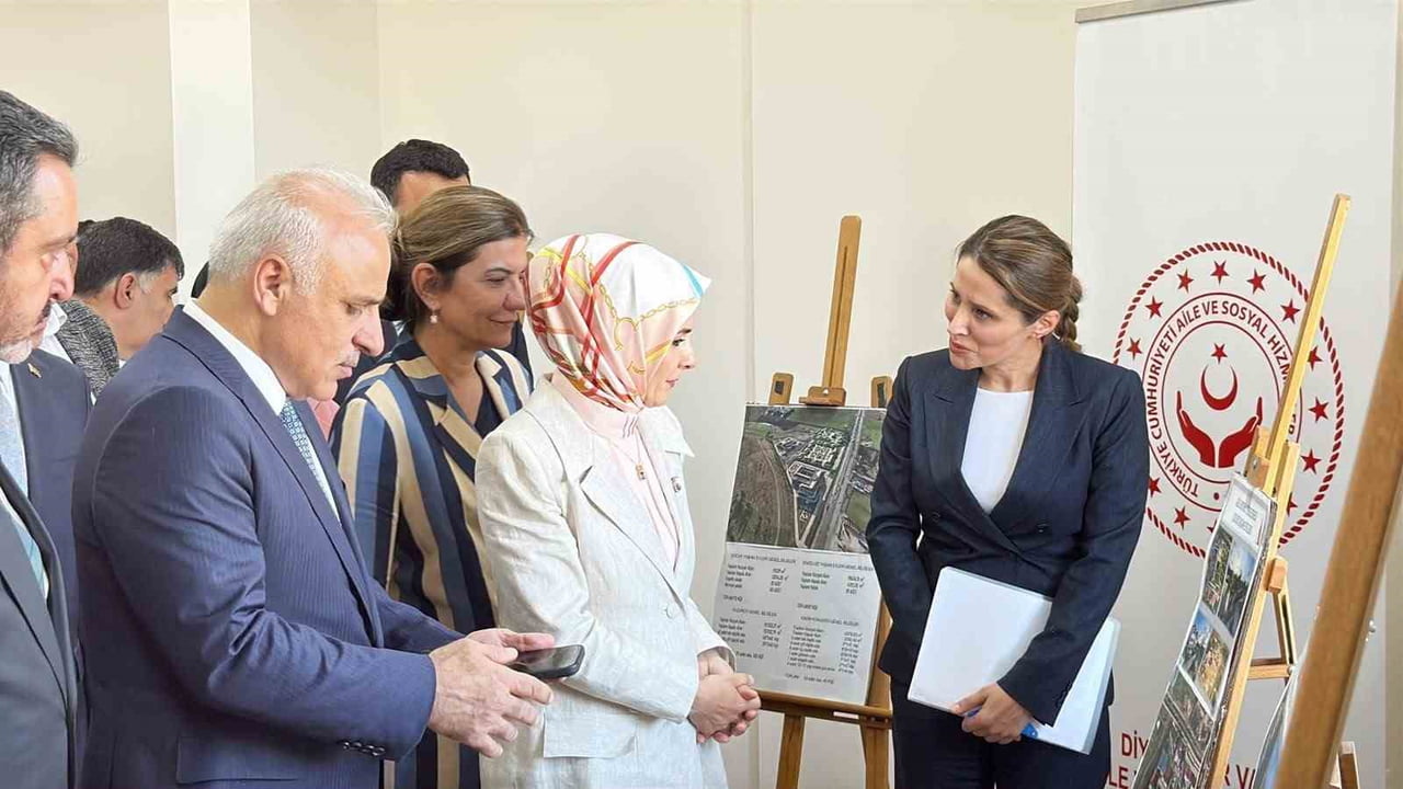 AİLE VE SOSYAL HİZMETLER BAKANI MAHİNUR ÖZDEMİR GÖKTAŞ, DİYARBAKIR SOSYAL HİZMETLER KAMPÜSÜNDE...