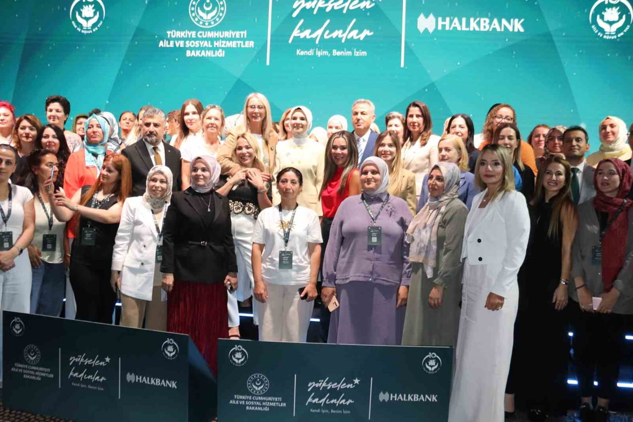 AİLE VE SOSYAL HİZMETLER BAKANI MAHİNUR ÖZDEMİR GÖKTAŞ, İZMİR TEMASLARI KAPSAMINDA KONAK’TA...
