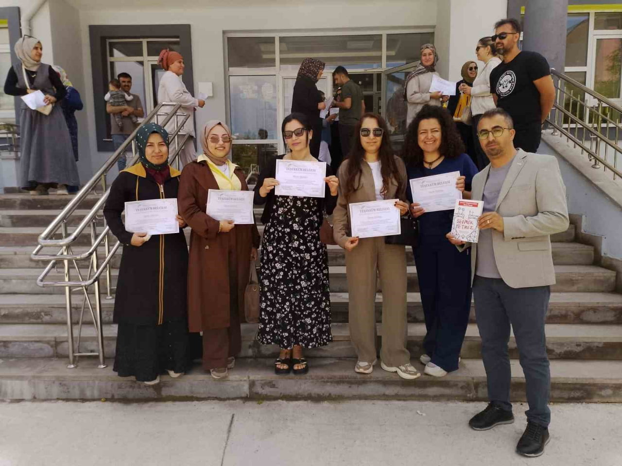 AİLELERE TEŞEKKÜR BELGESİ TAKDİM EDİLDİ.