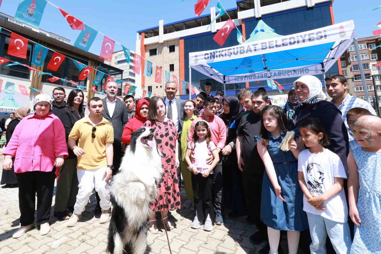 AİLELERİN DE YOĞUN İLGİ GÖSTERDİĞİ BAHAR ŞENLİĞİ, GÜN BOYUNCA DEVAM EDEN ETKİNLİKLERİN ARDINDAN...