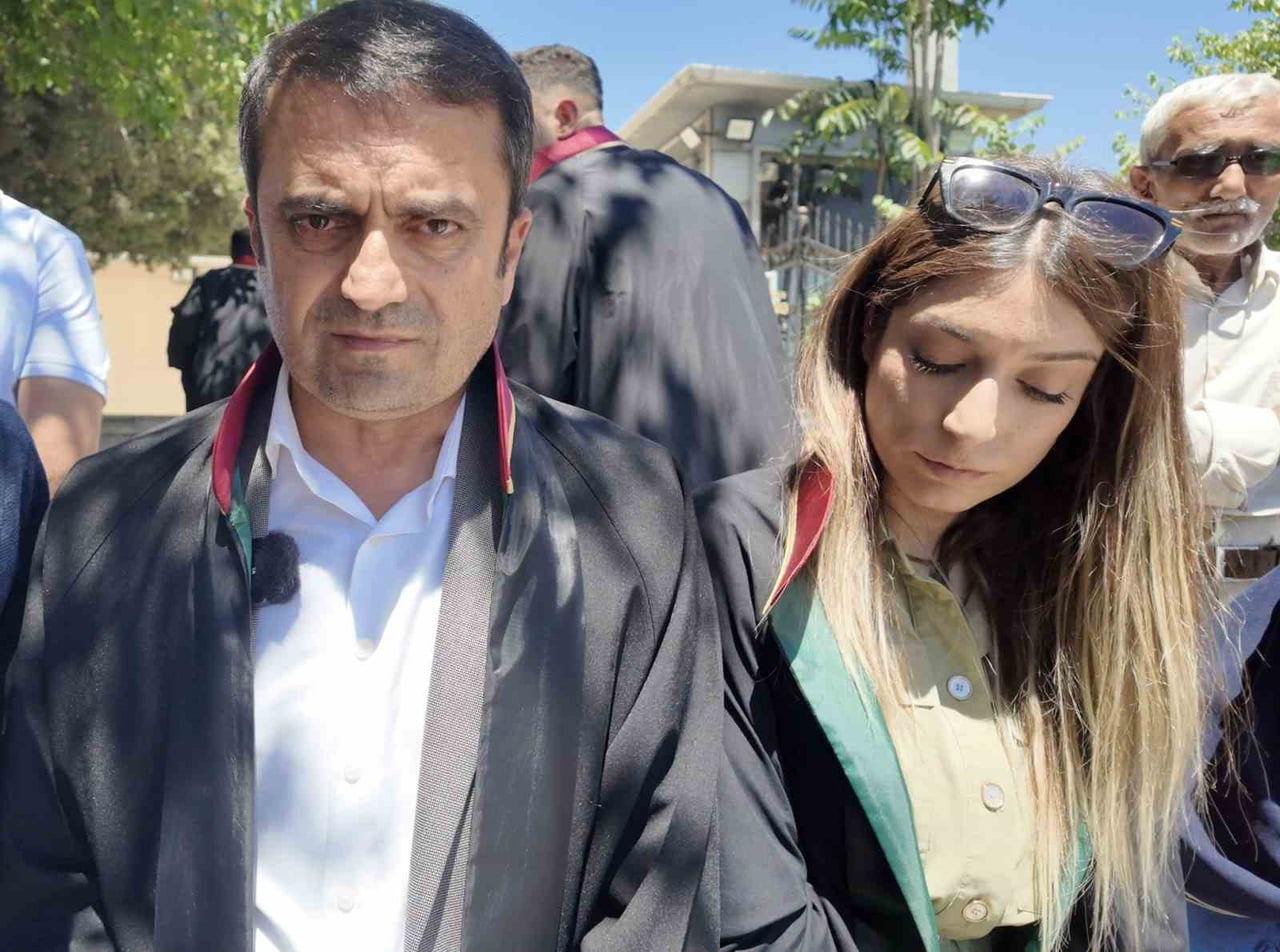 AİLENİN AVUKATI NURULLAH ÖNER İSE MAHKEMENİN TAHLİYE KARARINA TEPKİ GÖSTERDİ. YARGILAMA SÜRECİNDE...