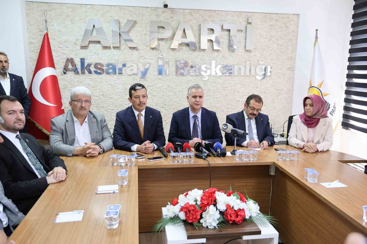 AK PARTİ AKSARAY İL BAŞKANLIĞINDA KONUŞAN AK PARTİ GENEL BAŞKAN YARDIMCISI VE İNSAN HAKLARI...