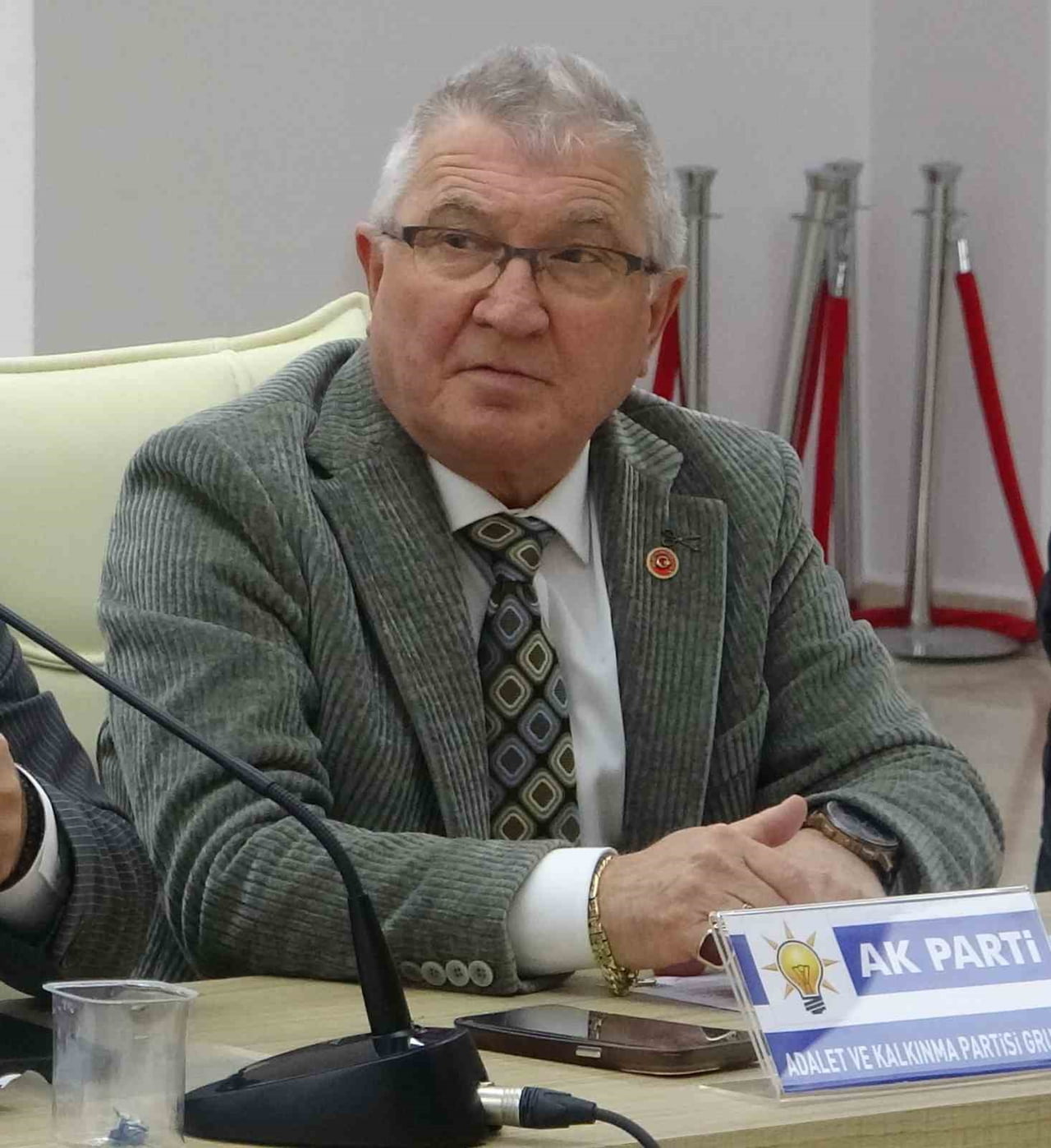 AK PARTİ, BELEDİYEDEN 'DENETİM KOMİSYONU RAPORU' TALEBİ