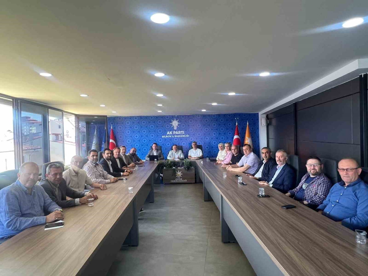 AK PARTİ’DE YOL HARİTASI MASAYA YATIRILDI
