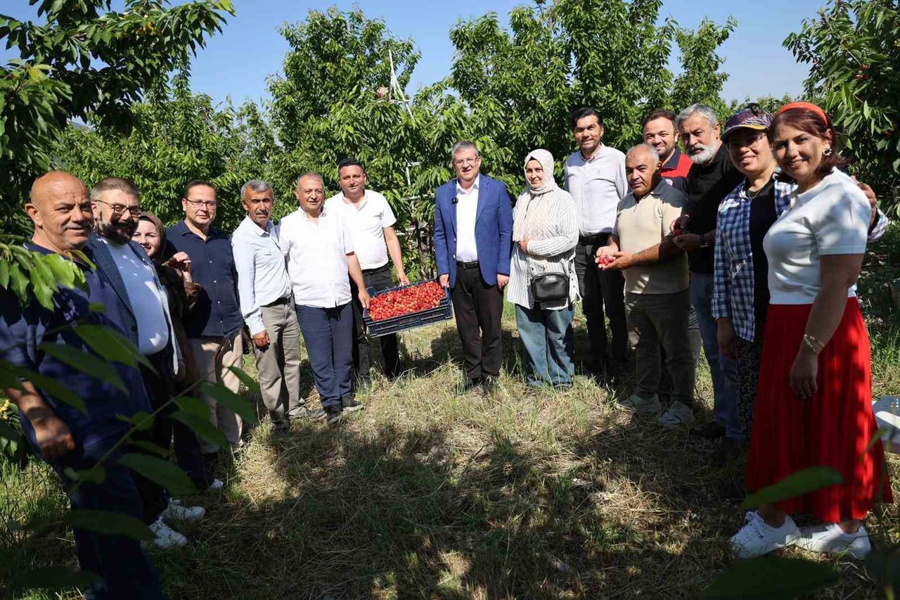 AK PARTİ DENİZLİ İL BAŞKANI MUHAMMET SUBAŞIOĞLU, DENİZLİ’NİN TARIMSAL ÜRETİMDE ÖNCÜ BÖLGELERİNİ...