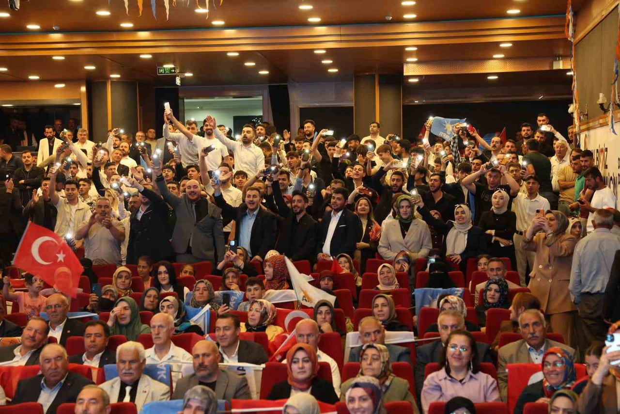AK PARTİ ERZURUM’DA GENİŞLETİLMİŞ İL DANIŞMA MECLİSİ TOPLANTIMSI GERÇEKLEŞTİRİLDİ.