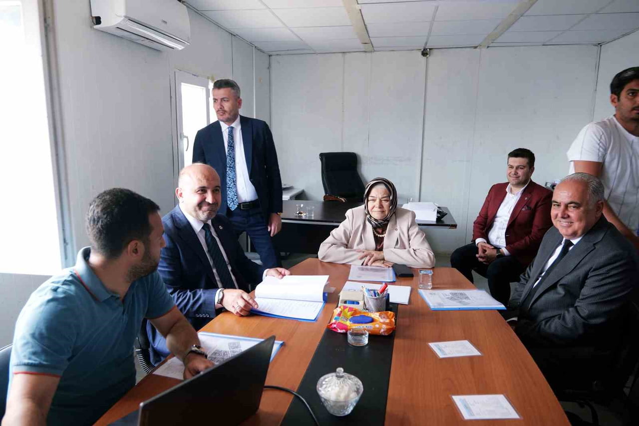 AK PARTİ ESKİŞEHİR İL BAŞKANI GÜRHAN ALBAYRAK, MİLLETVEKİLİ PROF. DR. AYŞEN GÜRCAN İLE BİRLİKTE...