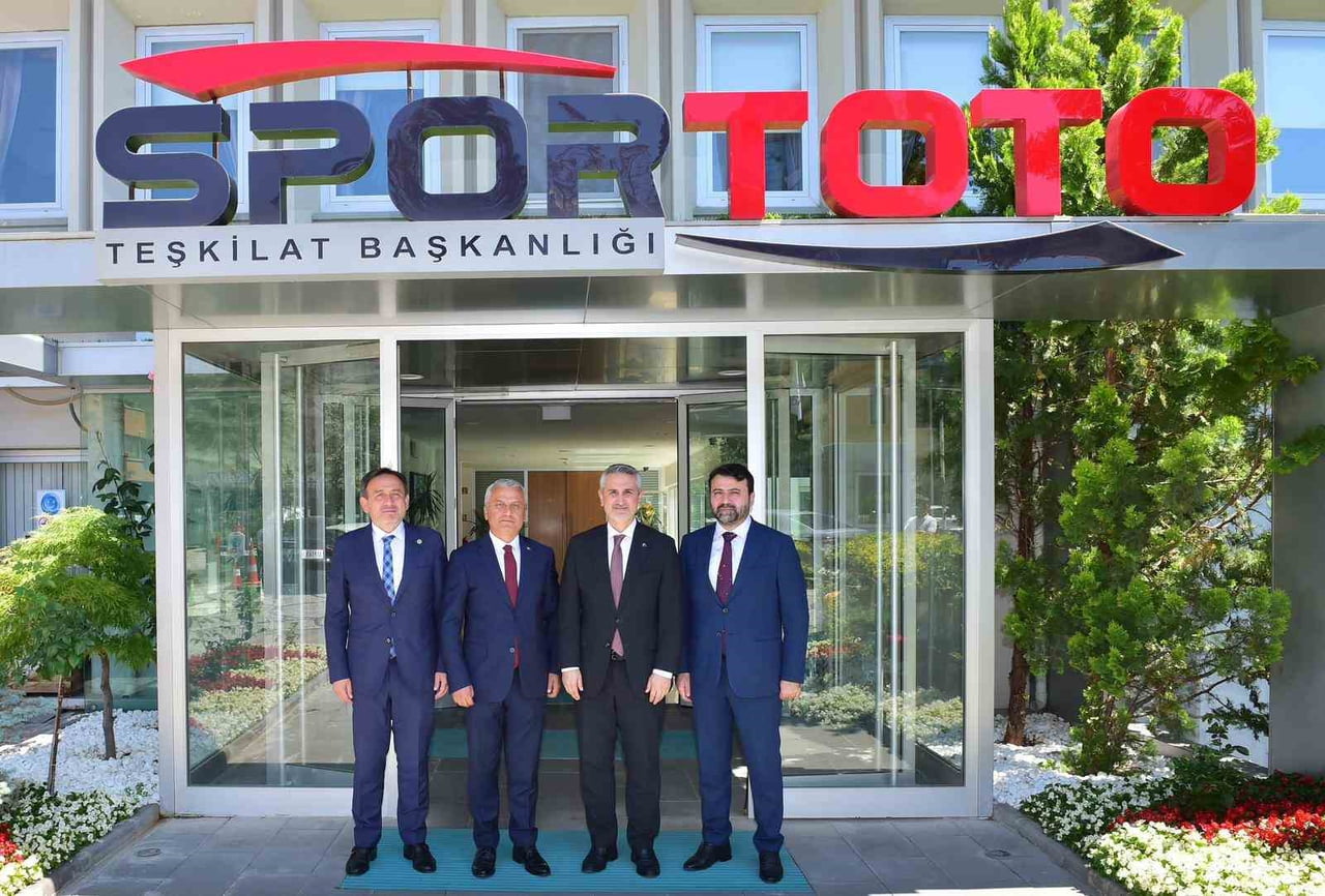 AK PARTİ KARABÜK MİLLETVEKİLLERİ CEM ŞAHİN VE ALİ KESKİNKILIÇ, KELTEPE KAYAK MERKEZİ'NE KAYAK...