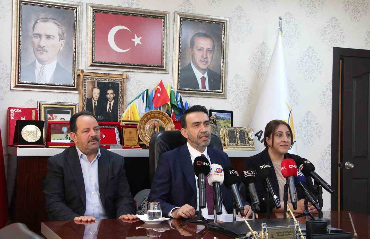 AK PARTİ MERSİN İL BAŞKANI ADEM ALDEMİR, 13 İLÇEDE EŞ ZAMANLI OLARAK BAŞLATILAN ÇALIŞMA KAPSAMINDA...