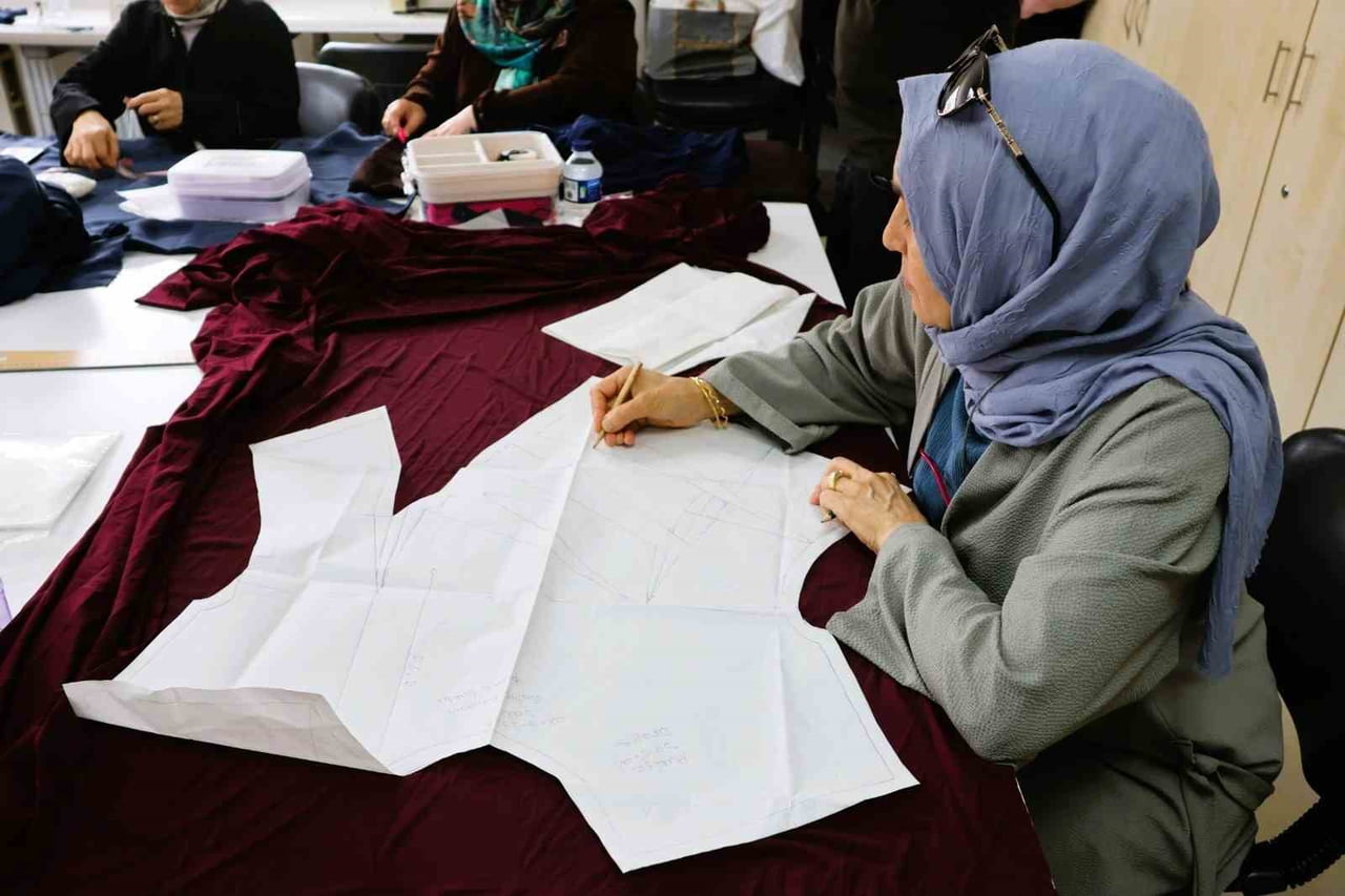 AKADEMİ ÜMRANİYE BÜNYESİNDE ÜCRETSİZ OLARAK VERİLEN DRAPAJ EĞİTİMİ, MODA TASARIMINA İLGİ DUYAN...
