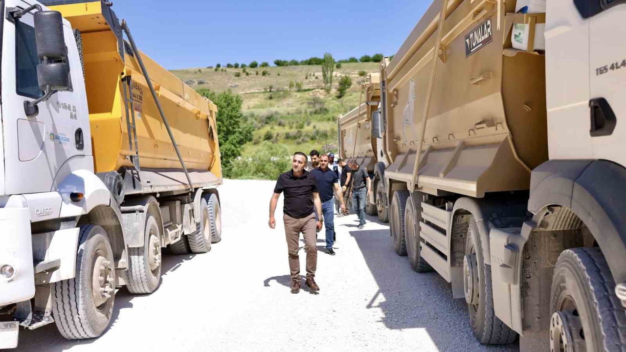 AKÇADAĞ’DA 6 KİLOMETRELİK GRUP YOLUNDA ÇALIŞMALAR DEVAM EDİYOR