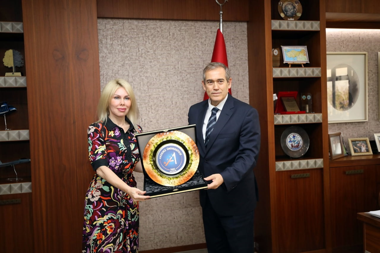 AKDENİZ ÜNİVERSİTESİ REKTÖRÜ PROF. DR. ÖZLENEN ÖZKAN, ATSO YÖNETİM KURULU BAŞKANI YUSUF...