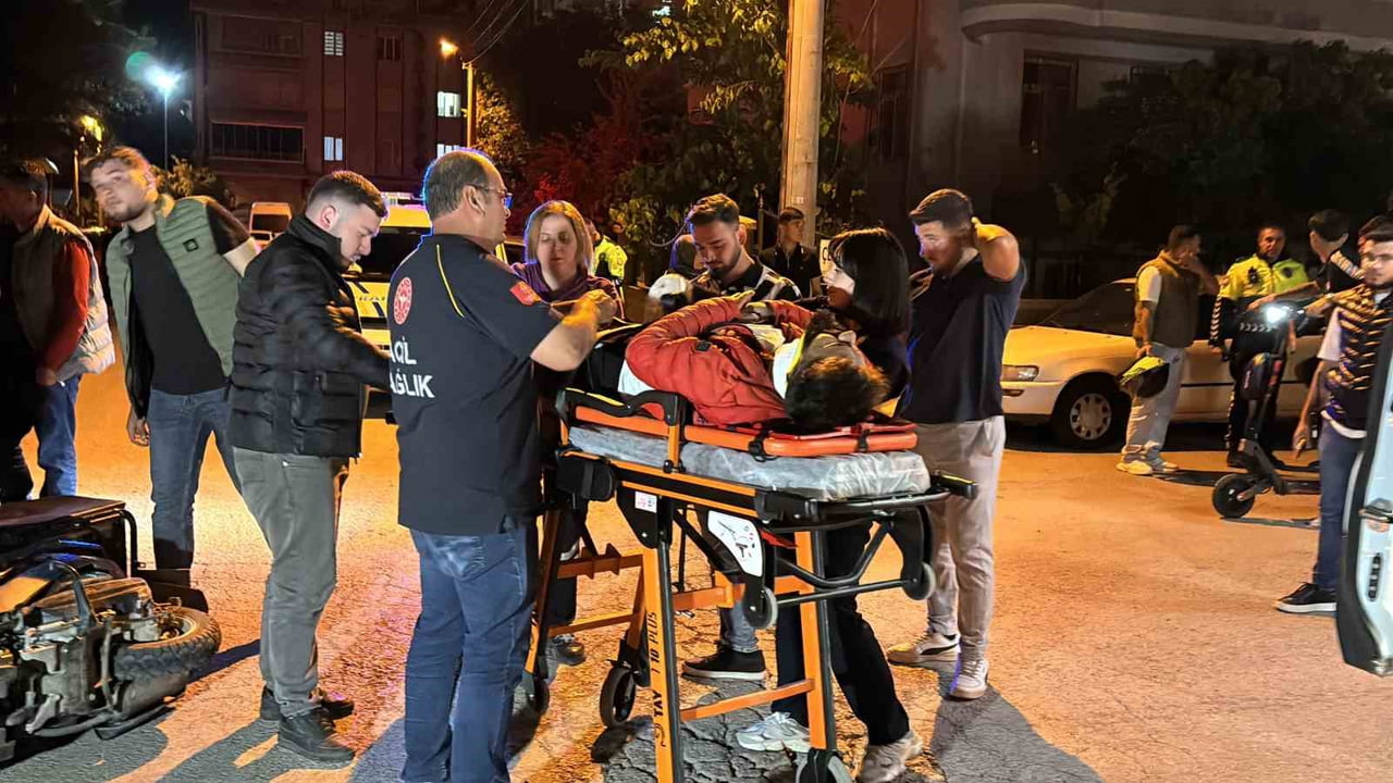 AKSARAY’DA KAVŞAKTAN GEÇERKEN ANİDEN ÇIKAN ARACI GÖREN MOTOSİKLETLİ KURYE PANİK YAPINCA DENGESİNİ...