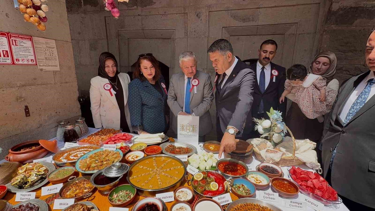 AKSARAY’DA "BİR SOFRADA MİRAS" TEMASIYLA DÜZENLENEN TÜRK MUTFAĞI HAFTASI ETKİNLİKLERİ KORTEJ...