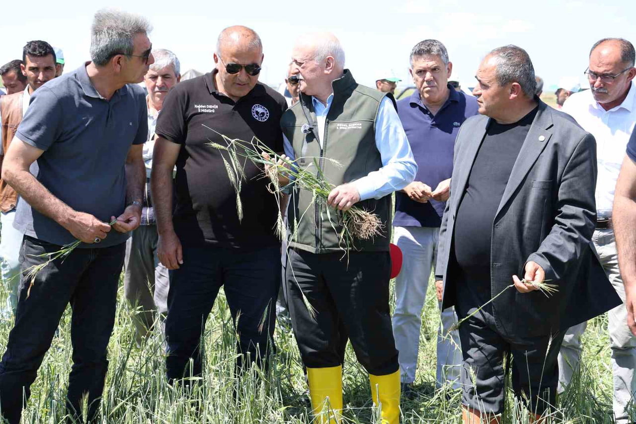 AKSARAY’DA ŞİDDETLİ DOLU YAĞIŞI SONRASI ZARAR GÖREN TARIM ARAZİLERİNDE İNCELEME YAPMAK ÜZERE...