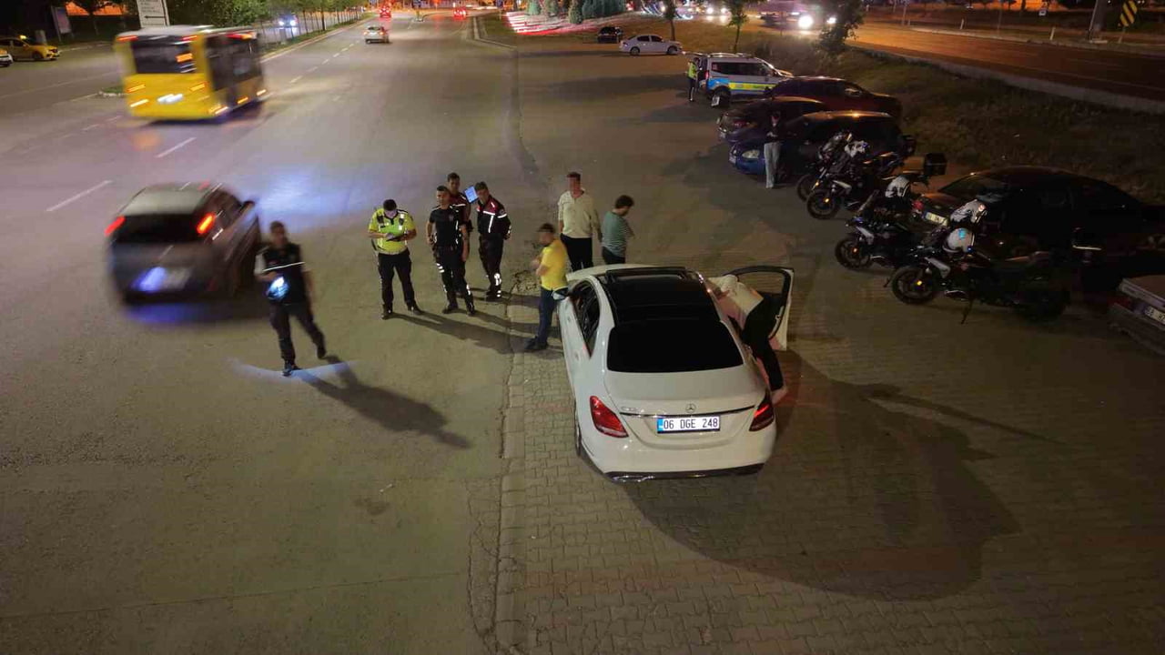 AKSARAY POLİSİ, GECE YARISI ŞEHİR GENELİNDE YAPTIĞI ŞOK UYGULAMA İLE TÜM ARAÇ VE ŞAHISLARI DİDİK...