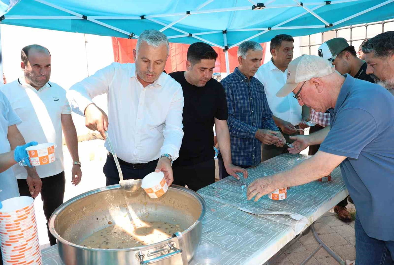 AKSU BELEDİYESİ, MUHARREM AYI DOLAYISIYLA CUMA NAMAZI ÇIKIŞINDA AKSU MERKEZ CAMİSİ’NDE...