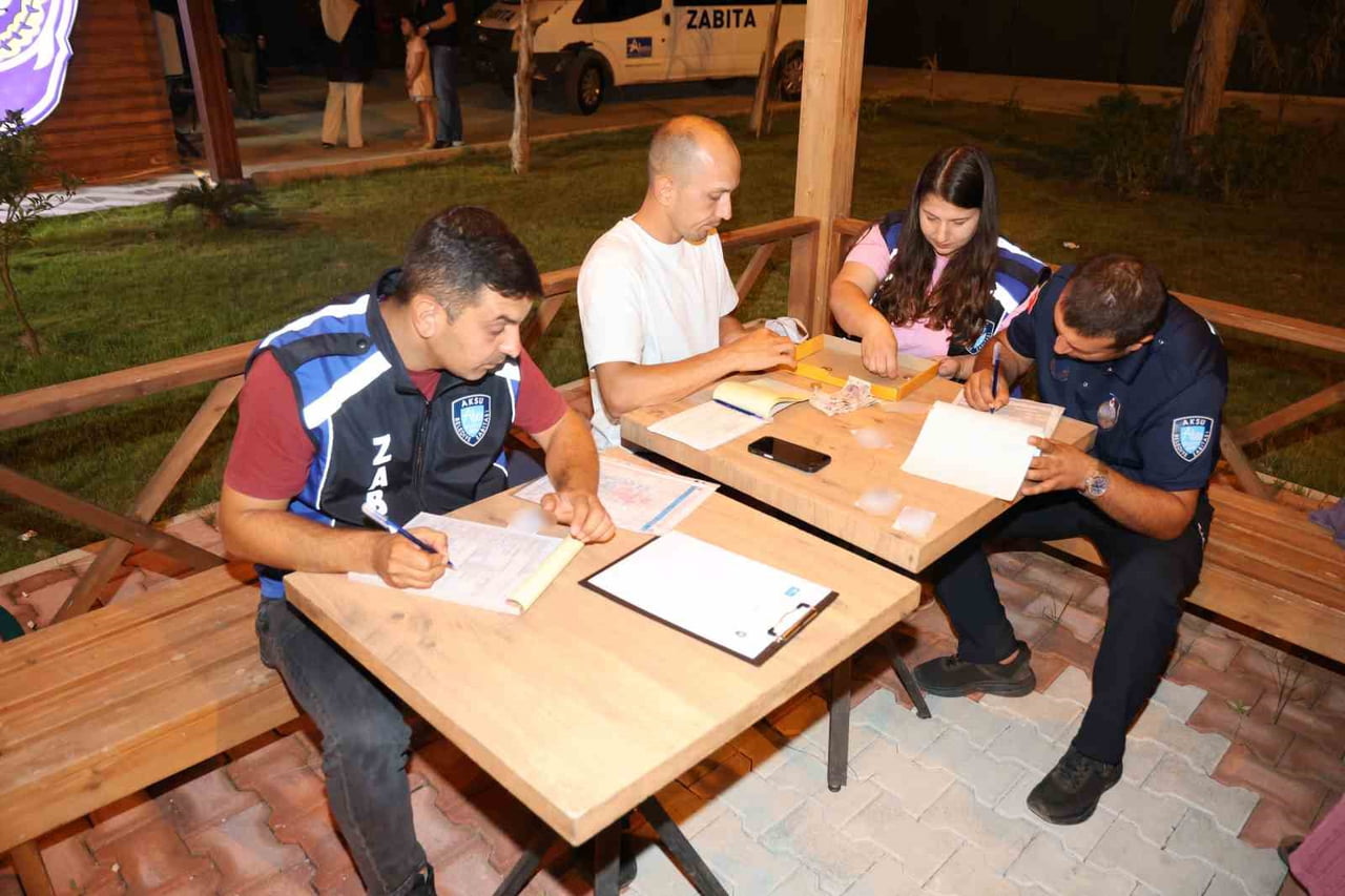 AKSU BELEDİYESİ ZABITA MÜDÜRLÜĞÜ EKİPLERİ, İLÇE GENELİNDE KAMU DÜZENİNİ SAĞLAMAK, VATANDAŞLARIN...